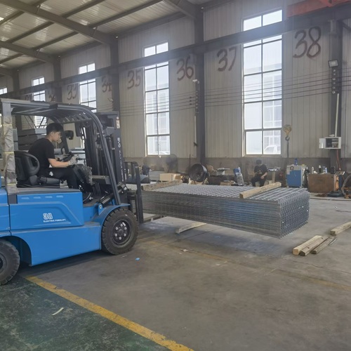 從工廠到市政，鋼格柵如何撐起工程建設(shè)半邊天？